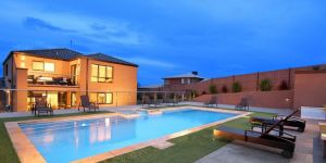 Pools & Outdoor Living